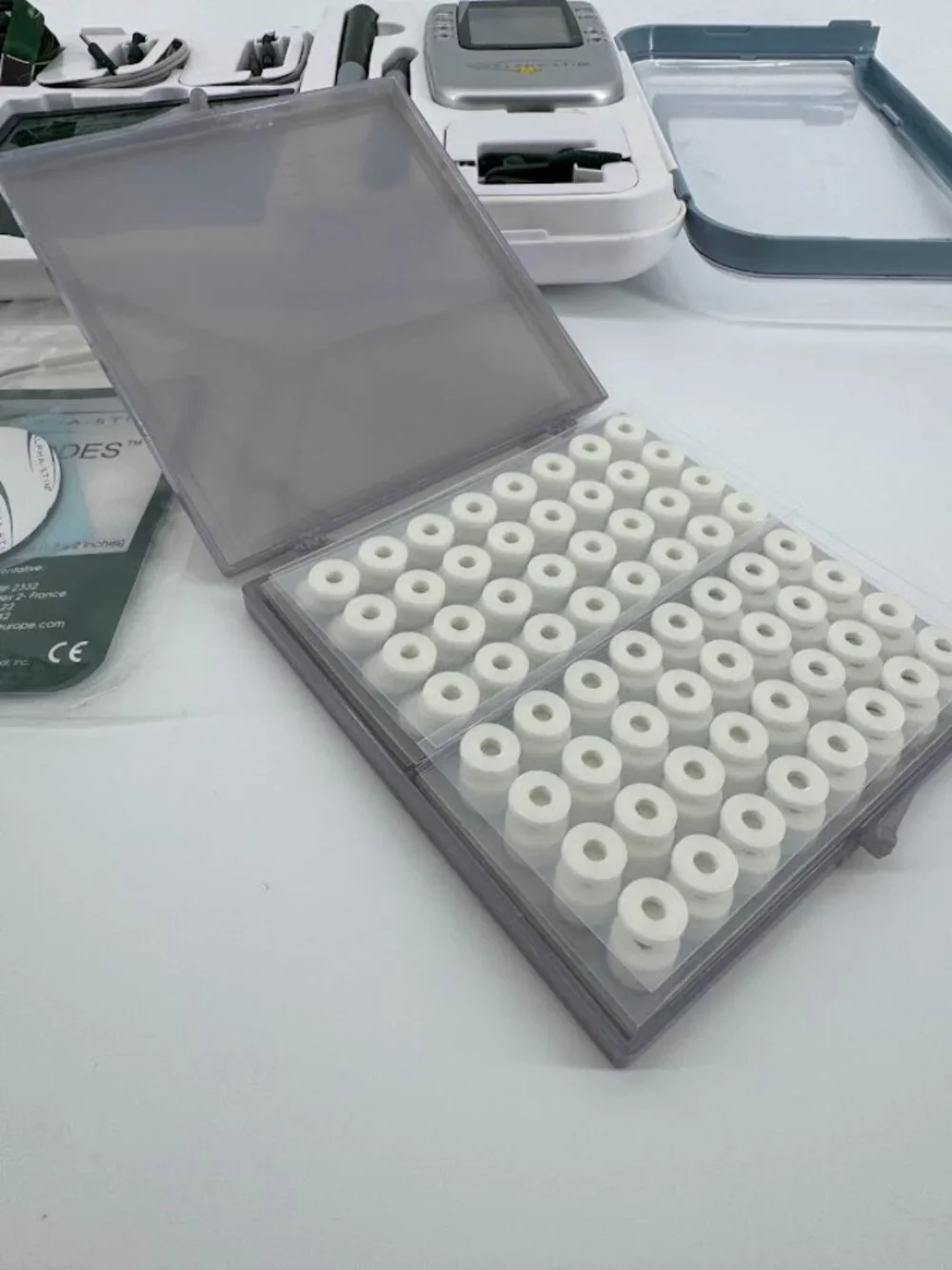 Alpha-Stim M device kit